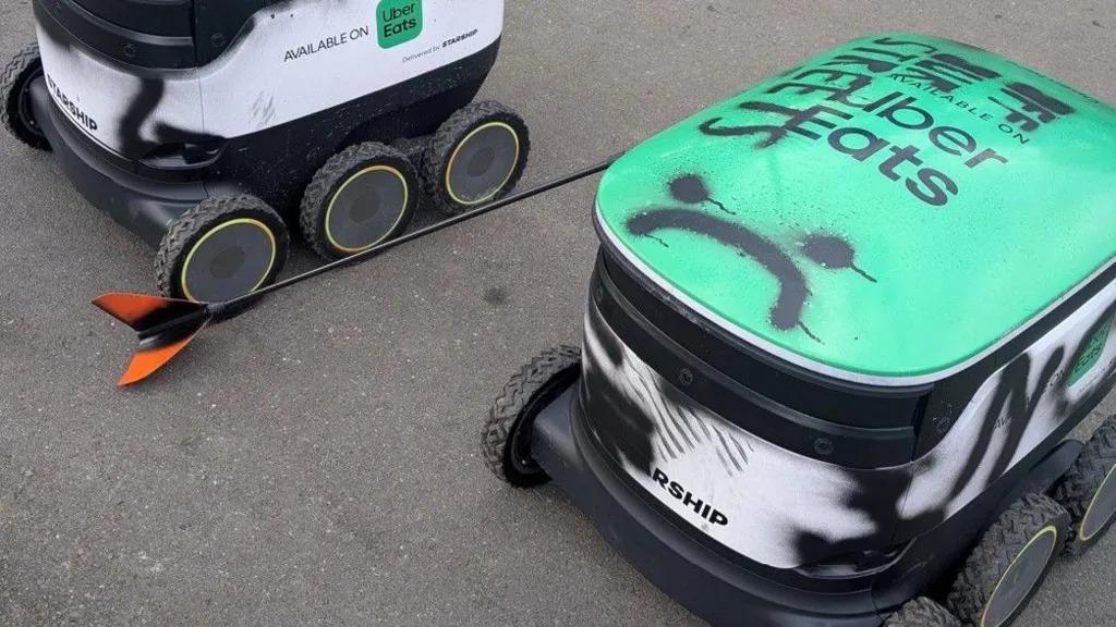 Un robot de reparto de Starship en las calles de Sheffield. Foto: JJ Eteson
