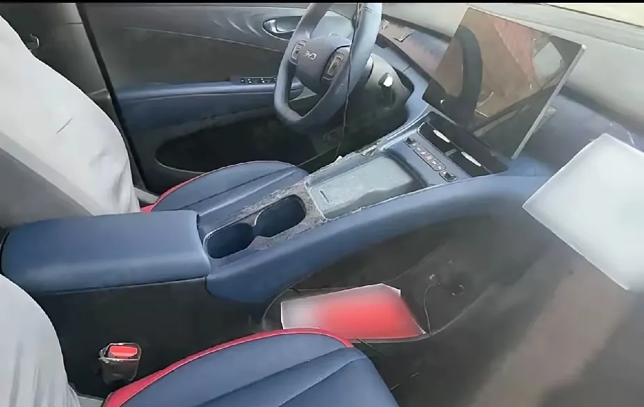 Интерьер обновленного BYD Seagull
