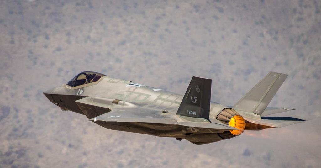 Het Pentagon heeft alle F-35 Lightning II gevechtsvliegtuigen aangepast, maar moet de oorzaak van de "harmonische resonantie" in de F135 motoren nog vinden.