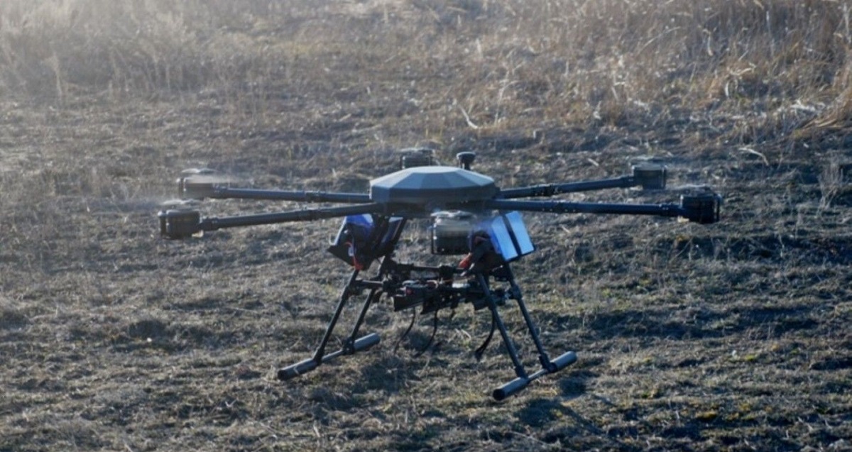 Les forces de défense ukrainiennes ont reçu plus de 270 drones d'attaque  Vampire de fabrication ukrainienne, d'une portée allant jusqu'à 10 km et  d'une capacité de charge allant jusqu'à 15 kg.