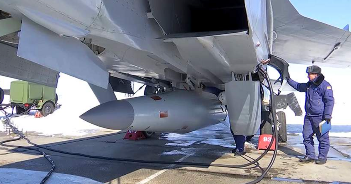 На территории россии разбилась новейшая гиперзвуковая ракета Кинжал  она может развивать скорость почти 15 000 км/ч и не боится украинской системы ПВ