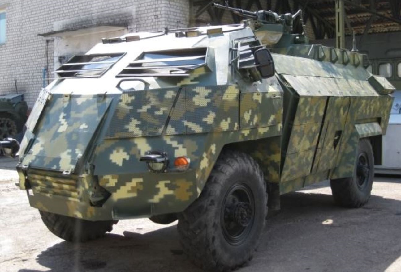 Les forces armées ukrainiennes utilisent un véhicule blindé de transport de troupes Otaman, unique en son genre.