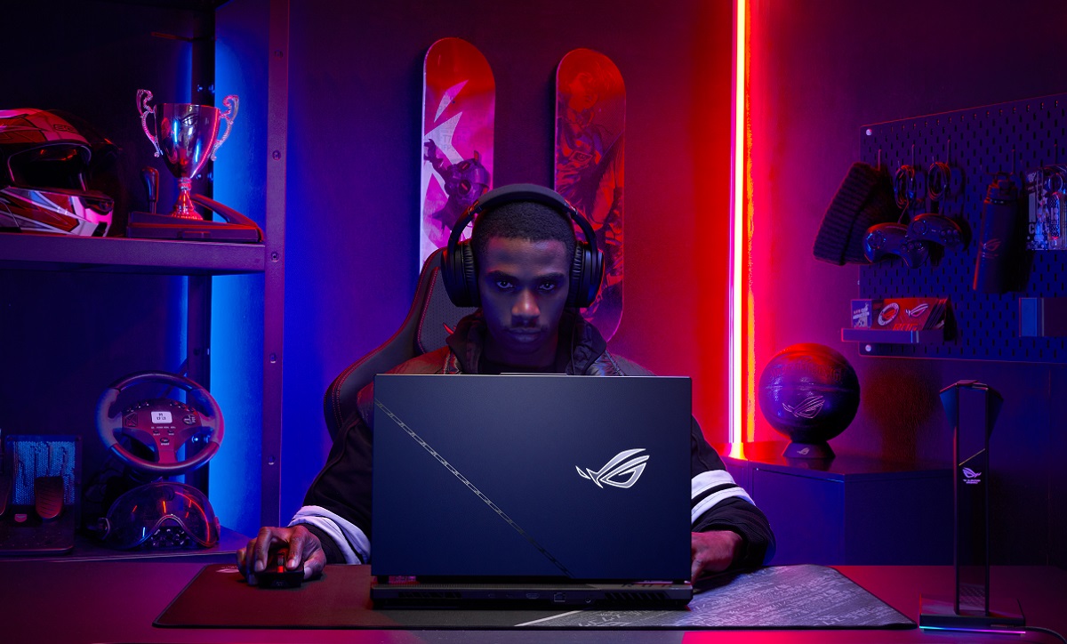 ASUS ROG Strix SCAR 17 X3D - ein Gaming-Laptop mit Ryzen 9 7945HX3D, GeForce RTX 4090 und 240Hz IPS QHD Display