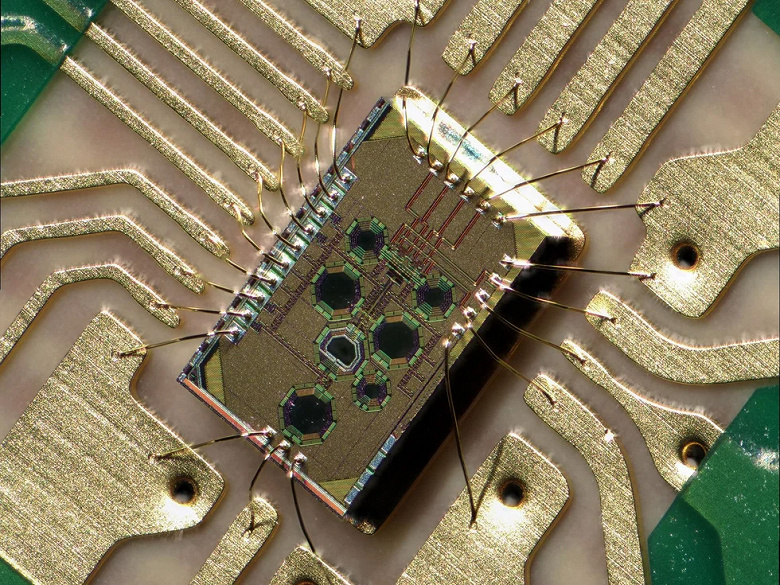 Радіаційно-стійкий чип приймача