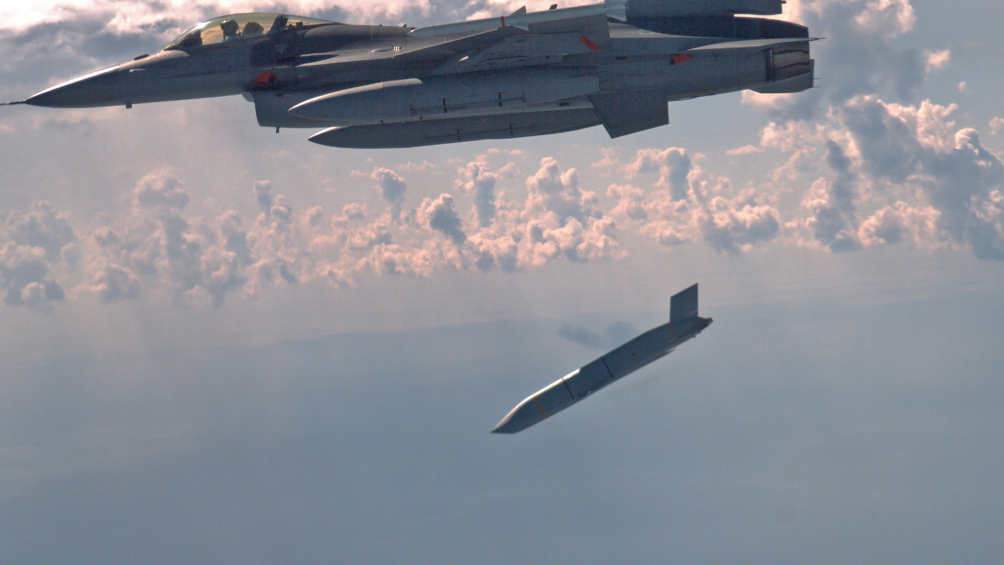 США схвалили продаж Нідерландам ракет AGM-158B JASSM-ER для винищувачів F-35 Lightning II, вони можуть вражати цілі на відстані до 980 км