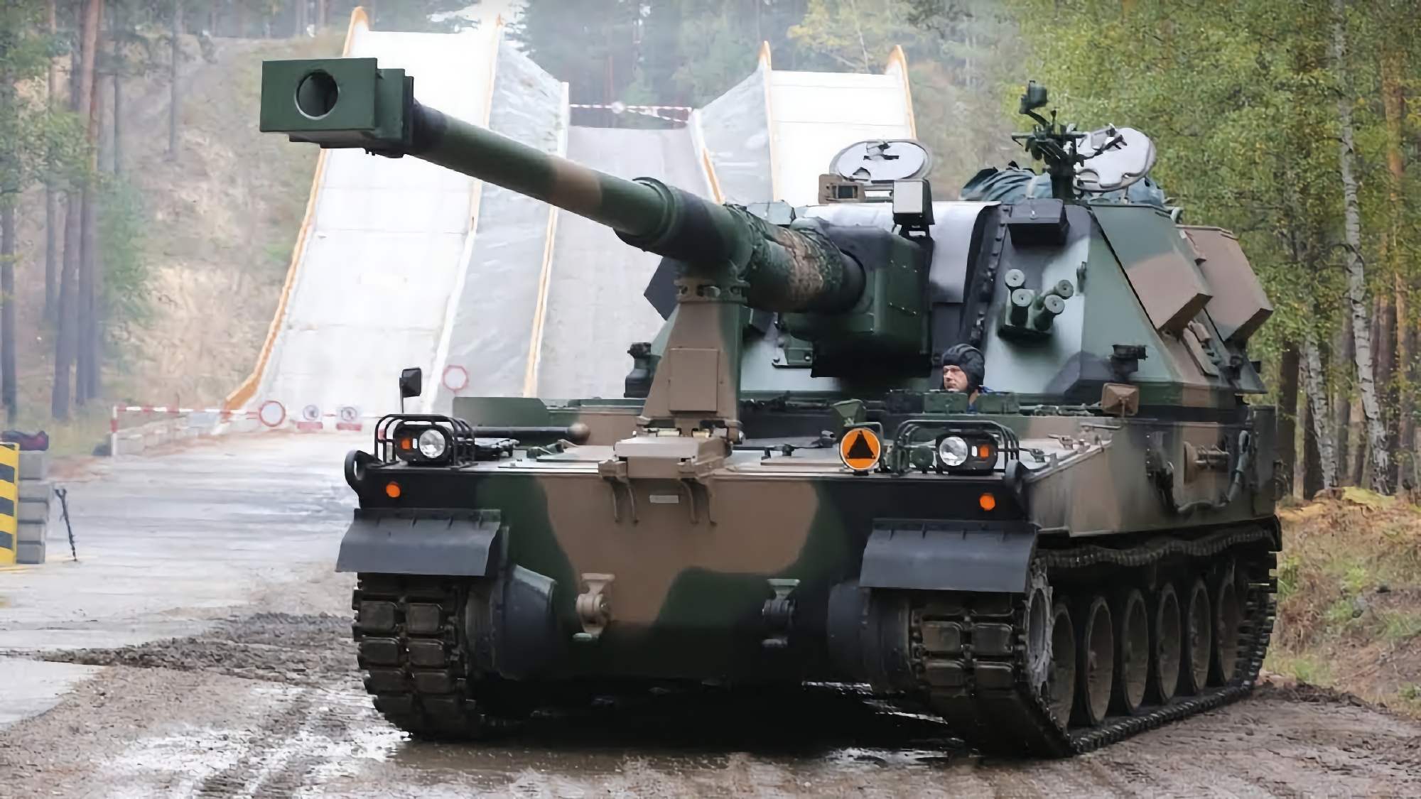 Polonia entregó soportes de artillería autopropulsada AHS Krab de 155 mm a Ucrania: te contamos de qué se trata