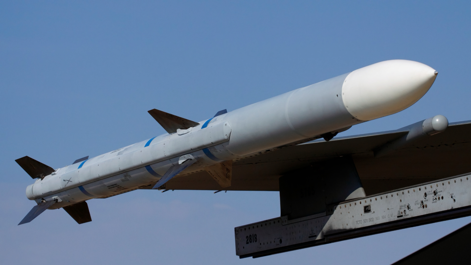 The US Department of Defence has signed a contract with Raytheon for ...