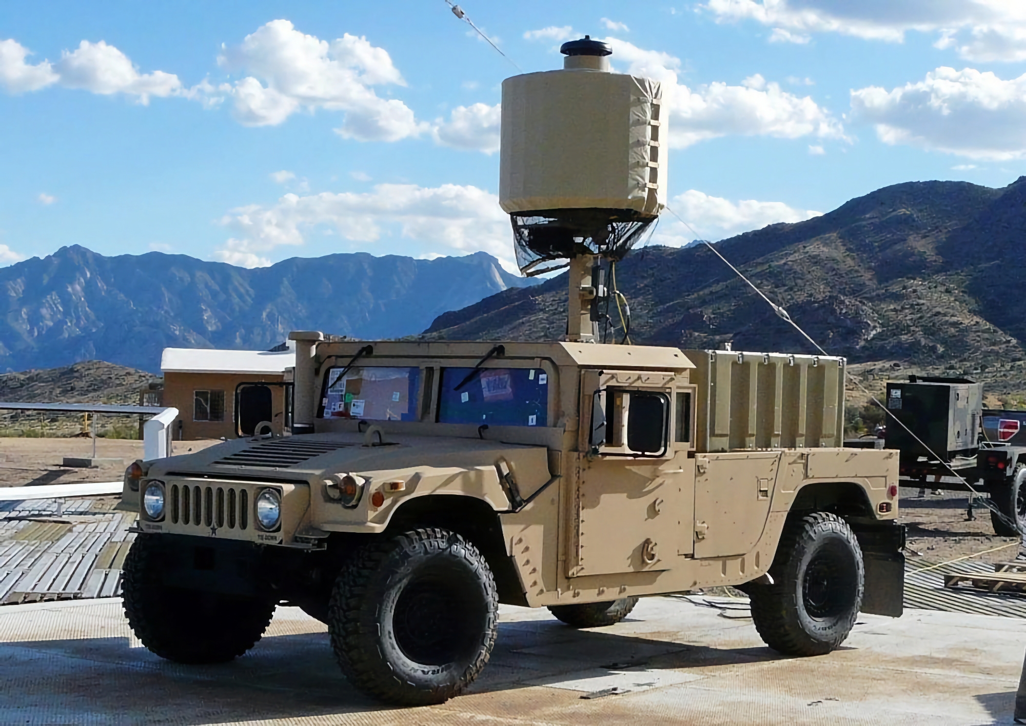 Contrato de 12.096.538 dólares: Estados Unidos encarga a SRCTec LLC la modificación de radares AN/TPQ-50 para Ucrania, capaces de detectar fuego de artillería, cohetes y morteros