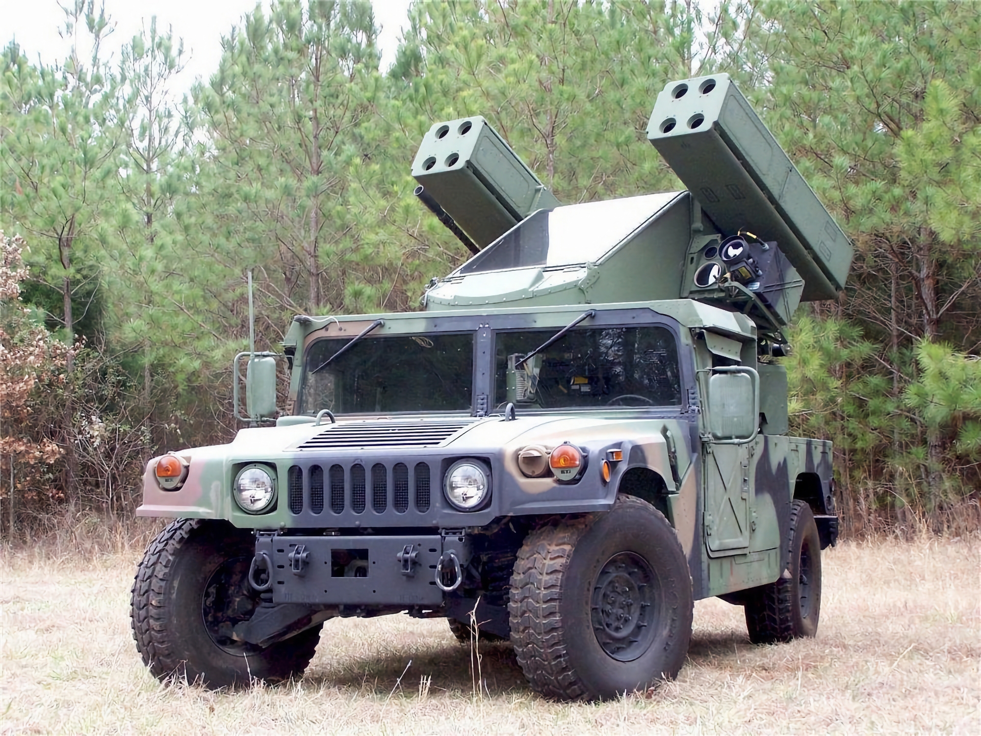 L'AFU reçoit un AN/TWQ-1 Avenger SAM avec des missiles Stinger, capable de détruire des cibles aériennes jusqu'à une distance de 5,5 km.