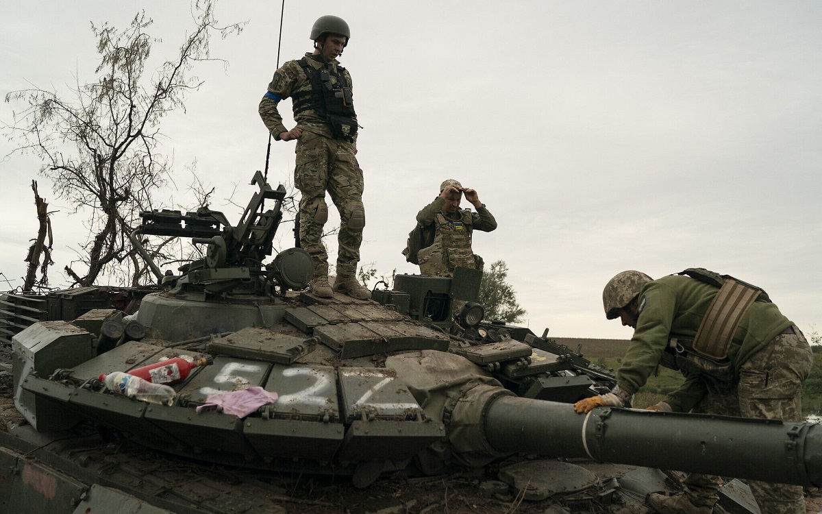 Ukraine übergibt beschlagnahmte russische Militärausrüstung zur Untersuchung an Großbritannien