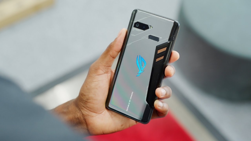 Ігровий смартфон ASUS ROG Phone 2 отримає екран на 6.59 дюймів та батарею на 5800 мАг