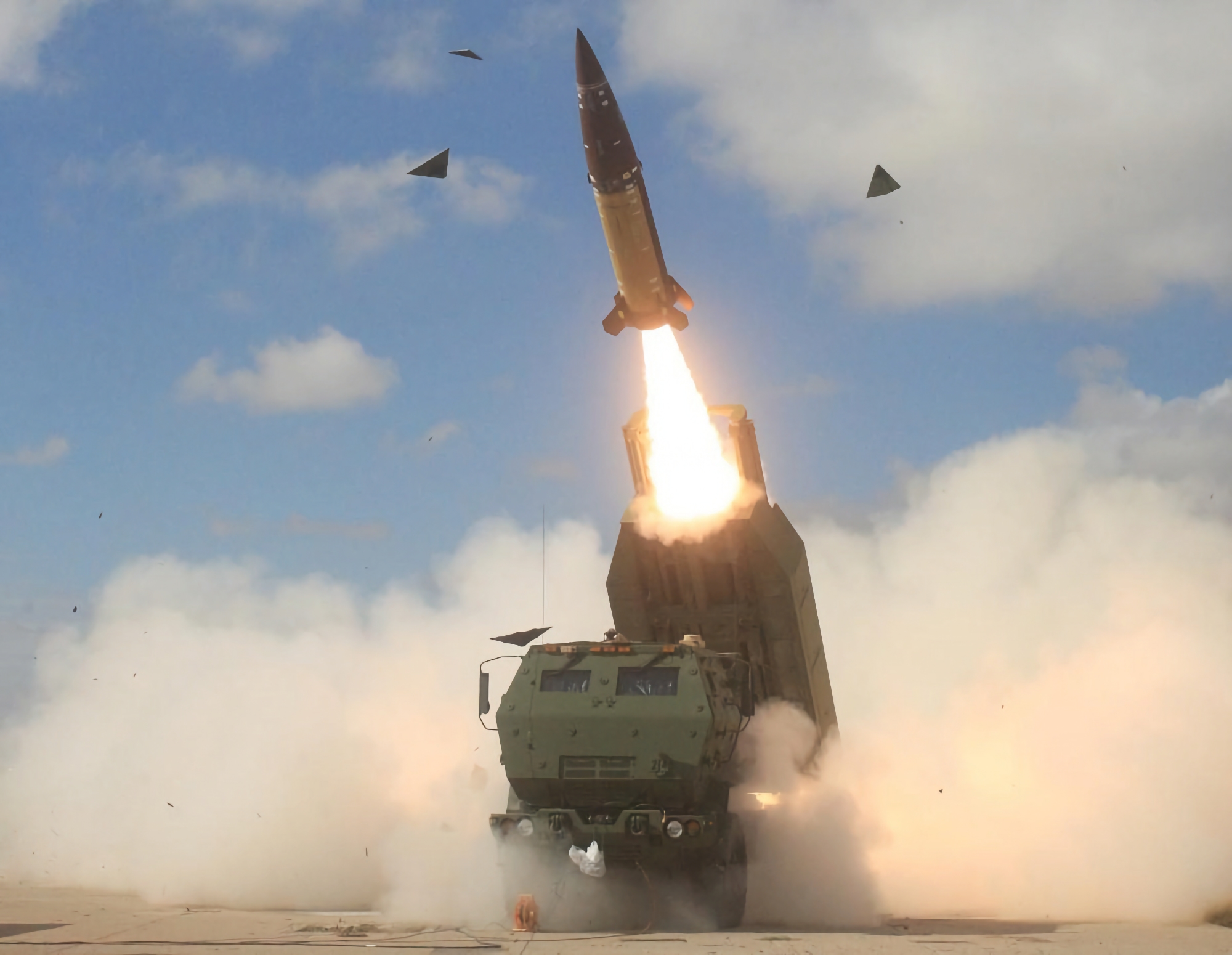 США секретно передали Україні балістичні ракети ATACMS із дальністю ураження цілей 165 км, ЗСУ використовували їх для атаки на російські аеродроми