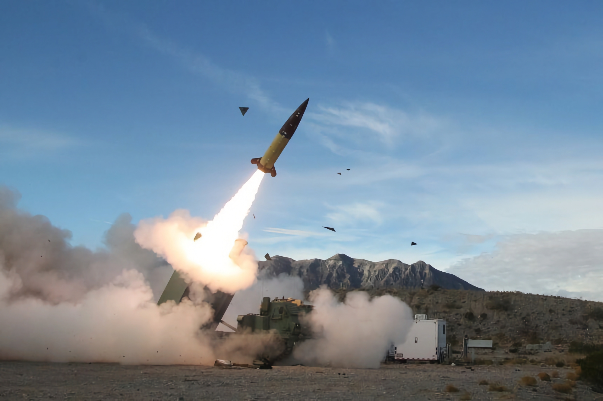 EE.UU. podría transferir a Ucrania misiles balísticos ATACMS de mayor alcance