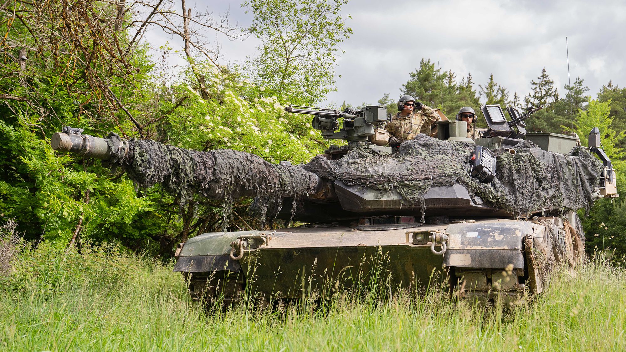 Ukrainske stridsvognsoldater viste hvordan de trener på amerikanske M1A1 Abrams-stridsvogner.