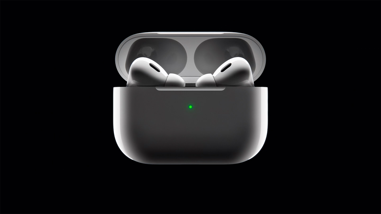Bloomberg: Le cuffie AirPods di Apple otterranno la funzionalità di apparecchio acustico nei prossimi anni