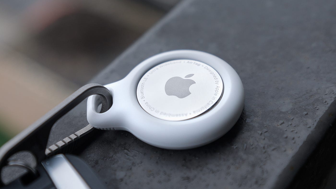 Plus de 30 personnes intentent un procès à Apple concernant les traceurs AirTag utilisés par des harceleurs pour les suivre à la trace.
