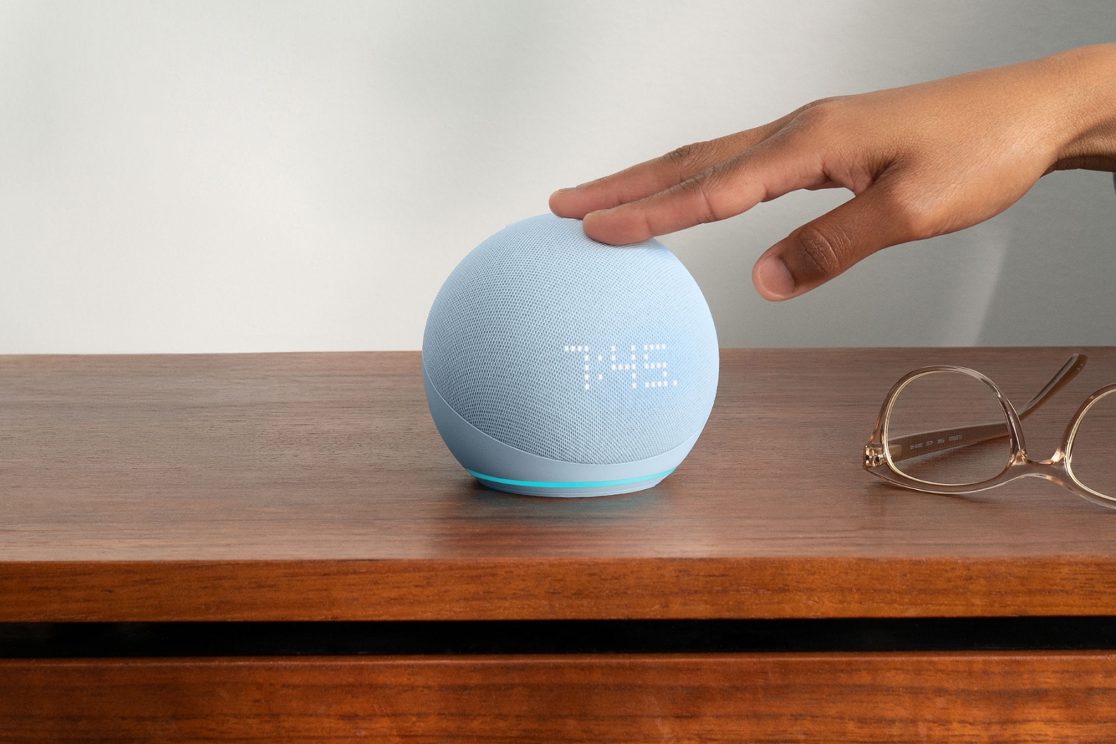 Amazon Echo Dot 5 Gen: slimme speaker met bewegingssensor, ingebouwde klok en Alexa voor 39 euro