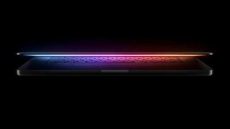 Il nuovo MacBook Pro ha migliorato la luminosità del display per gli ambienti esterni e bui