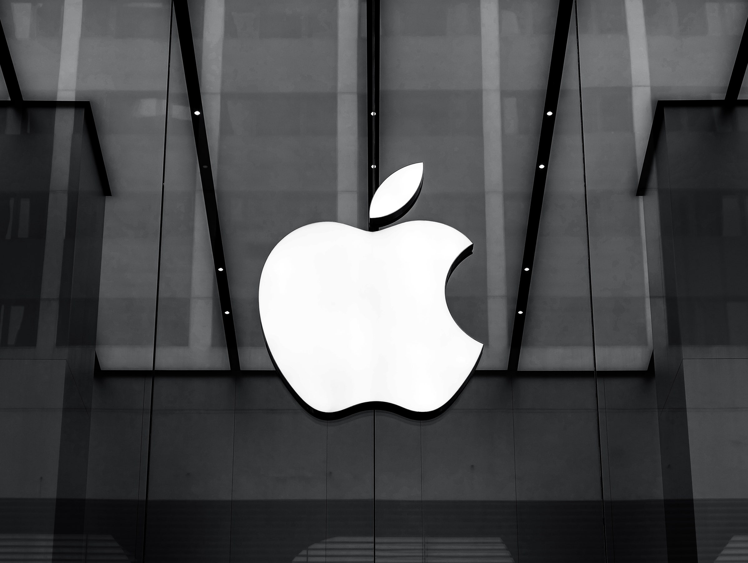 Ex-werknemer berooft Apple 7 jaar lang: fraudeur steelt 17 miljoen dollar van bedrijf