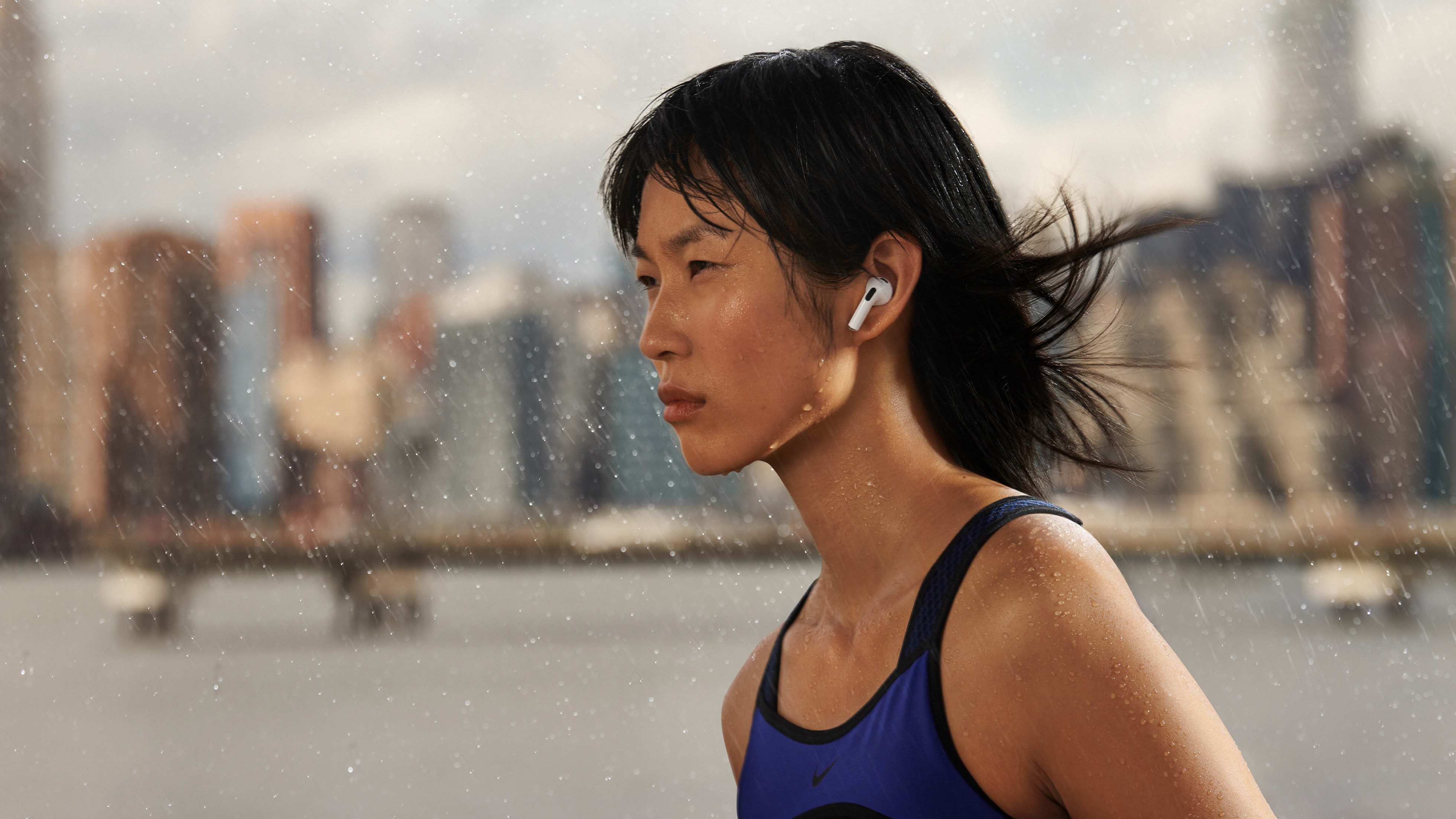 Los AirPods 3 se convirtieron en los primeros auriculares de Apple con un estuche de carga resistente al agua
