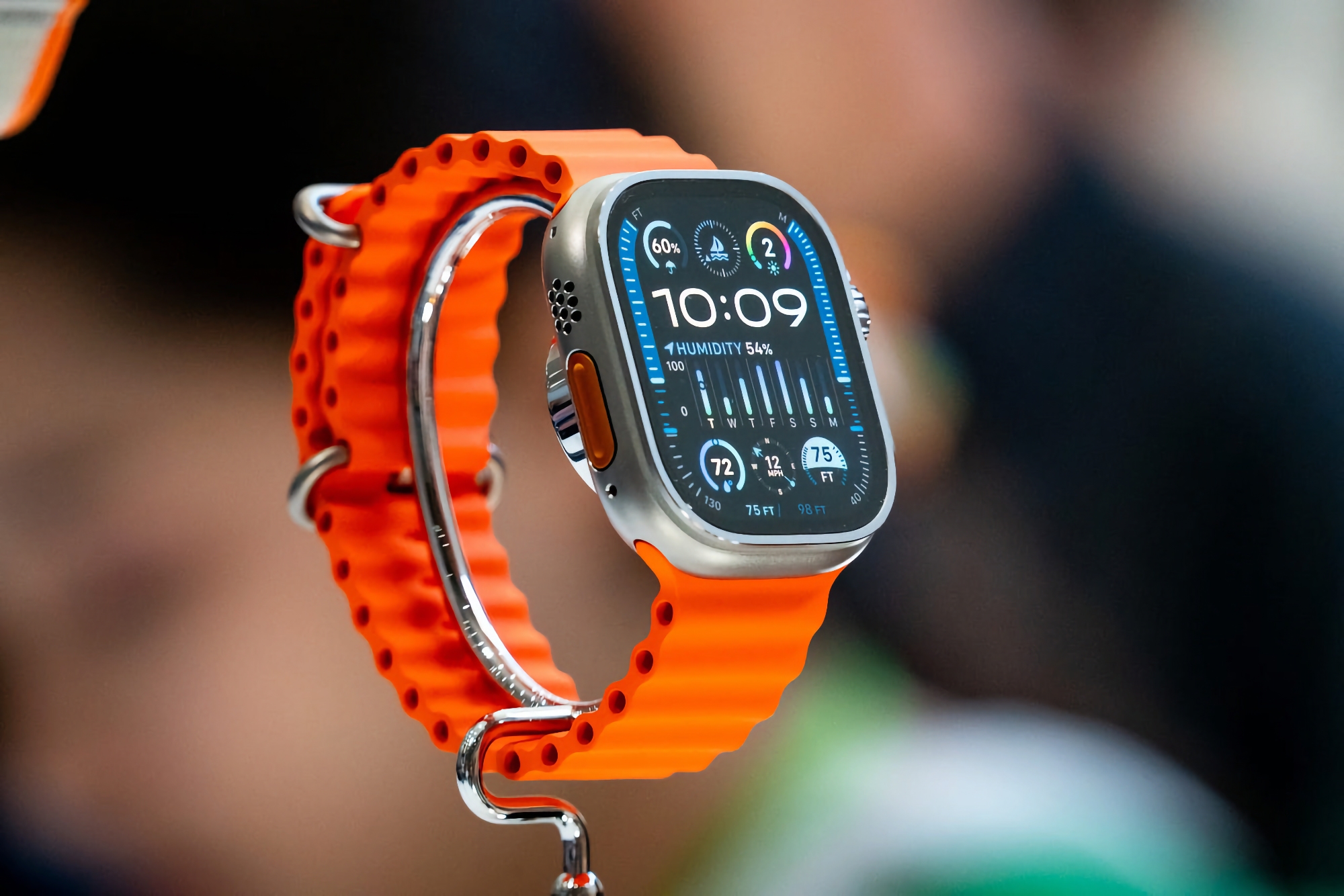 Чутки: Apple Watch Ultra з екраном MicroLED вийде у 2025 році