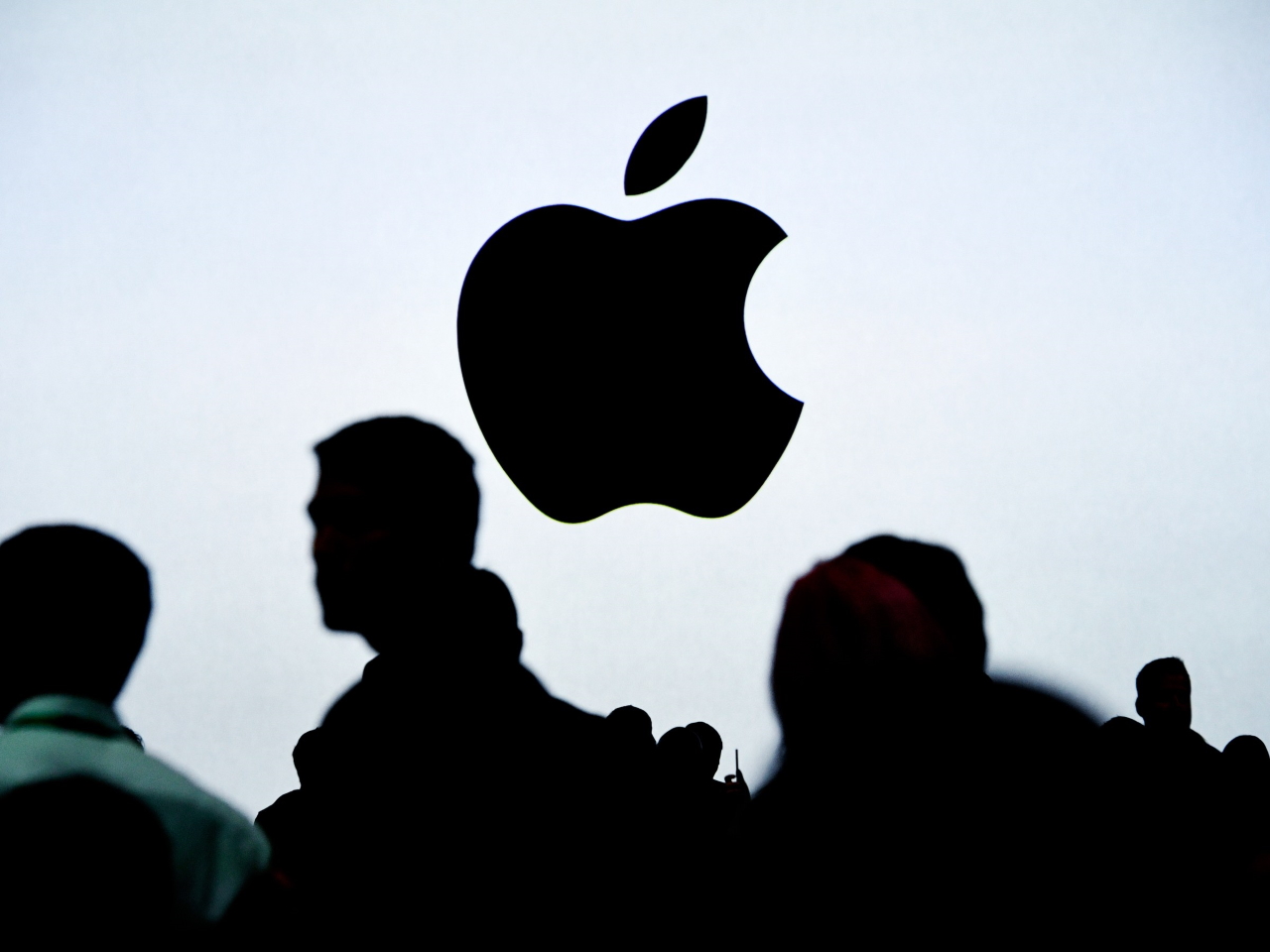 JP Morgan: Apple z 2021 roku będzie wypuścić nowy iPhone dwa razy w roku