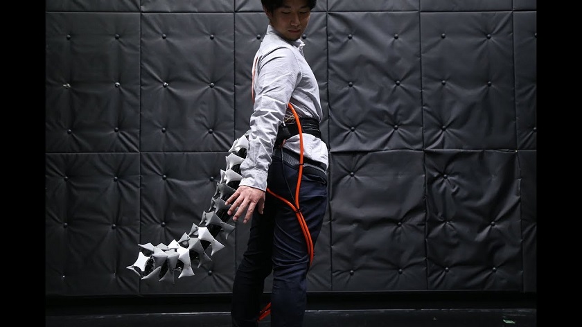 Японские инженеры создали механический хвост для помощи пожилым и людям с инвалидностью