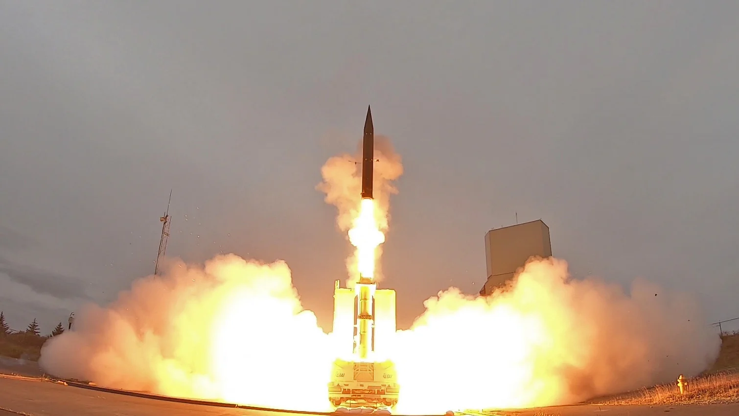 Israel hat das kostspielige Raketenabwehrsystem Arrow eingesetzt, um eine ballistische Rakete über dem Roten Meer abzufangen