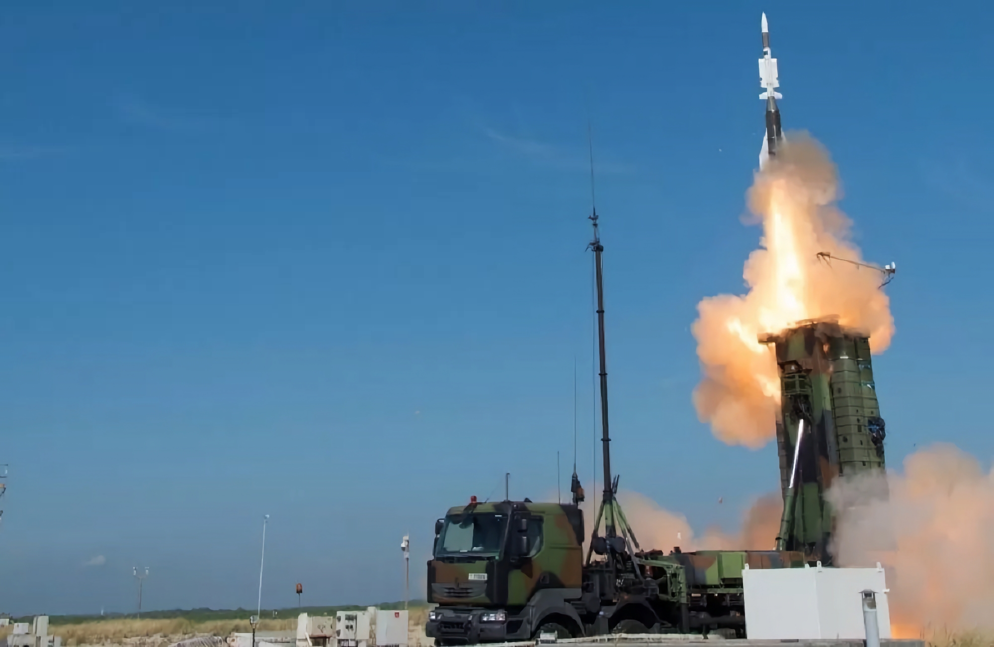 L'AFU utilizza missili Aster-15 e Aster-30 con il sistema SAMP-T, che possono agganciare bersagli aerei fino a 100 chilometri di distanza.