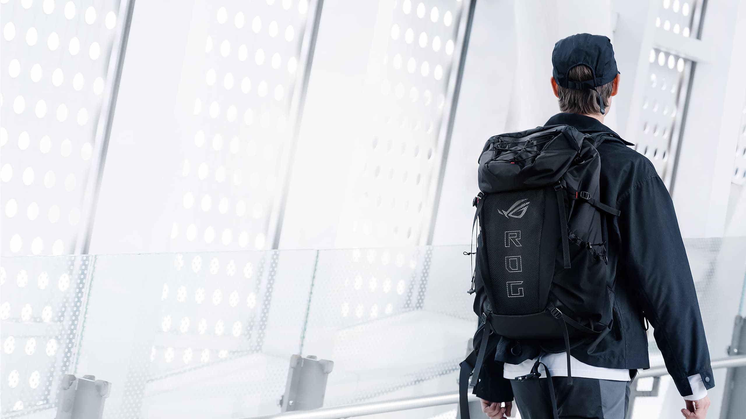 Asus ROG Archer ErgoAir BP3800: a 40-litre gamer backpack that holds an 18-inch laptop