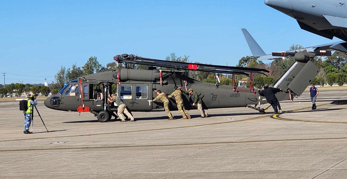 Australia ha recibido los tres primeros de los 40 helicópteros Sikorsky UH-60M Black Hawk en virtud de un contrato de 2.000 millones de dólares.