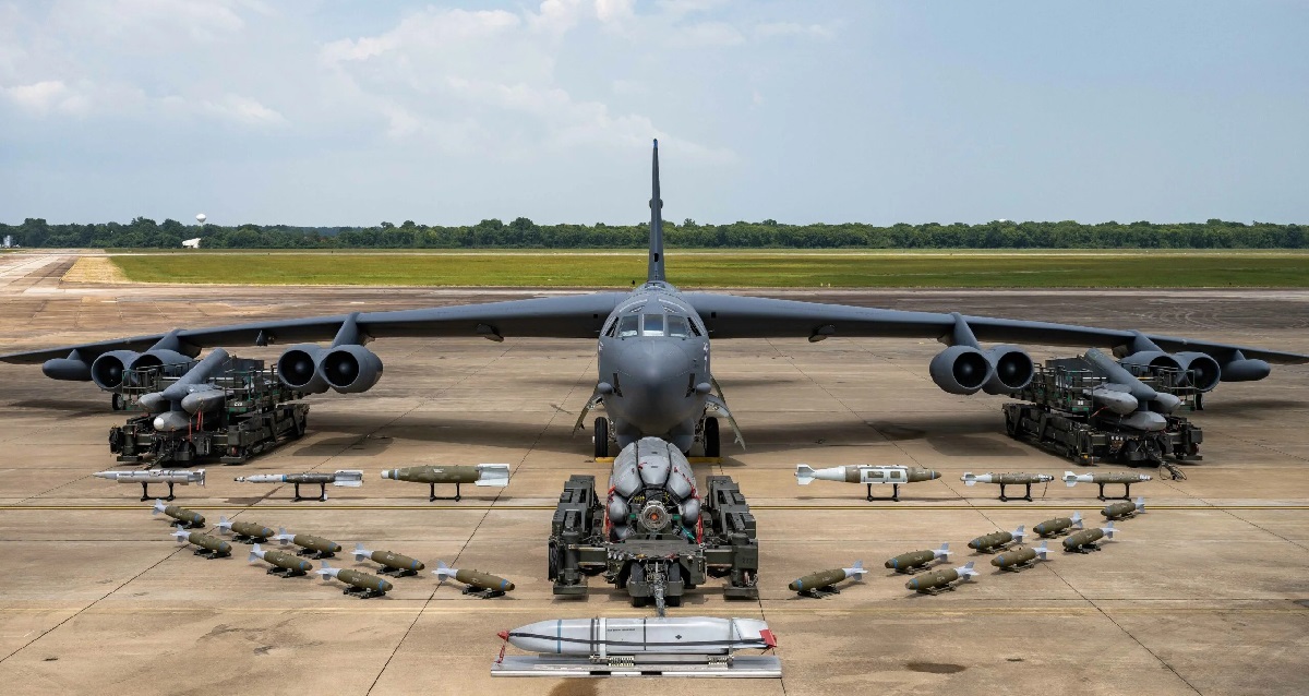 Raytheon has delivered the first active phased array radar to modernise the B-52 Stratofortress nuclear bomber