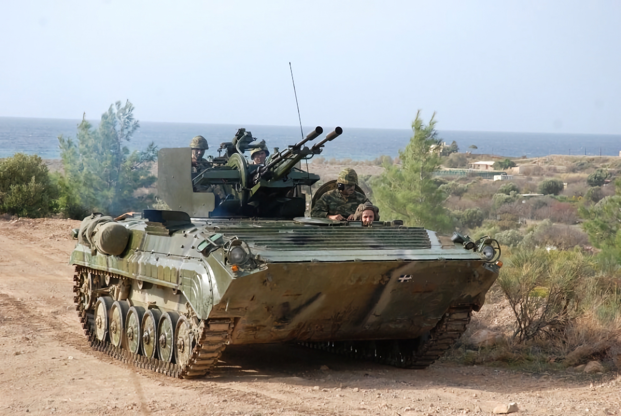 Médias : L'Ukraine recevra aujourd'hui 40 BMP-1 grecs