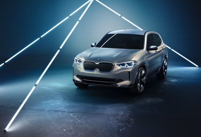 BMW iX3: a new electric crossover with a power reserve of 400 km