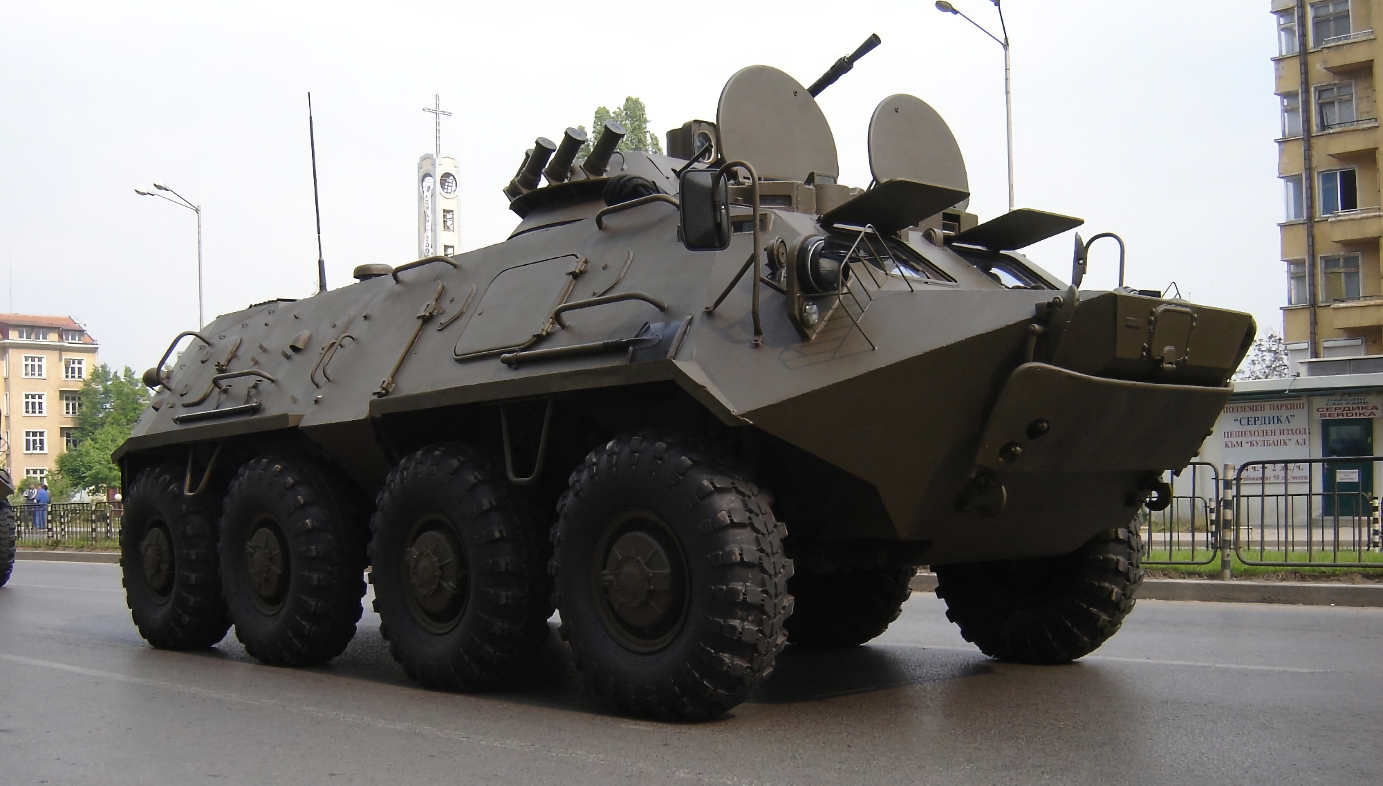 Bulgarije overhandigt 100 beloofde pantserwagens aan Oekraïne