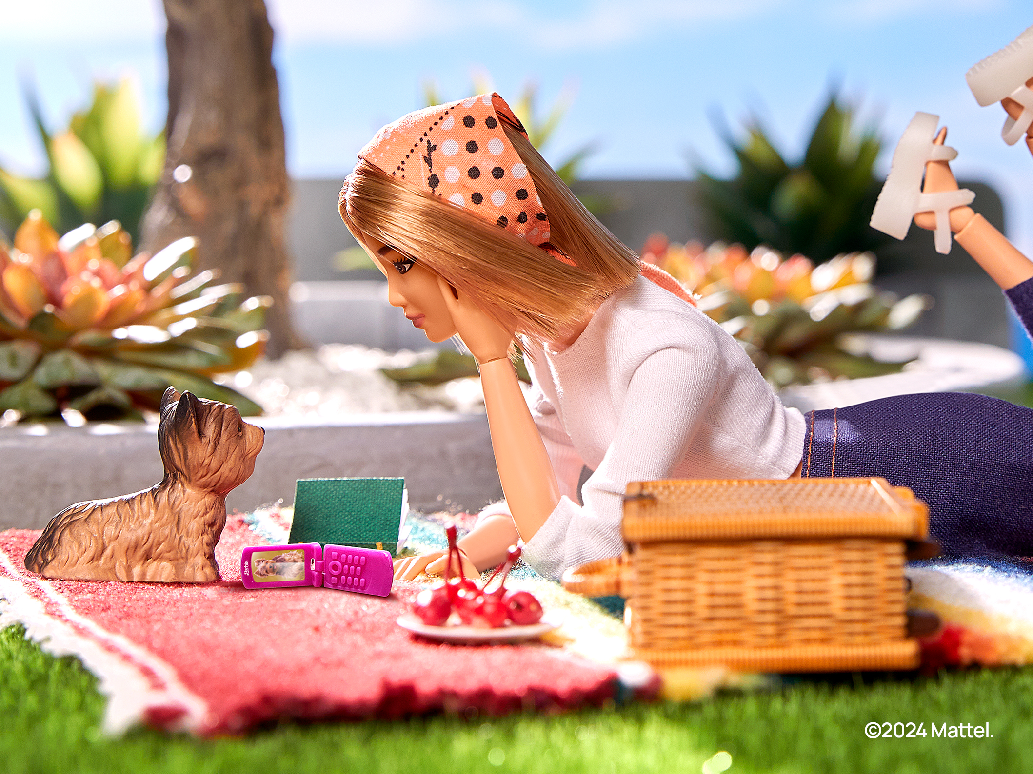 HMD prepara un "clamshell" estilo Barbie y un smartphone modular que se puede reparar en casa