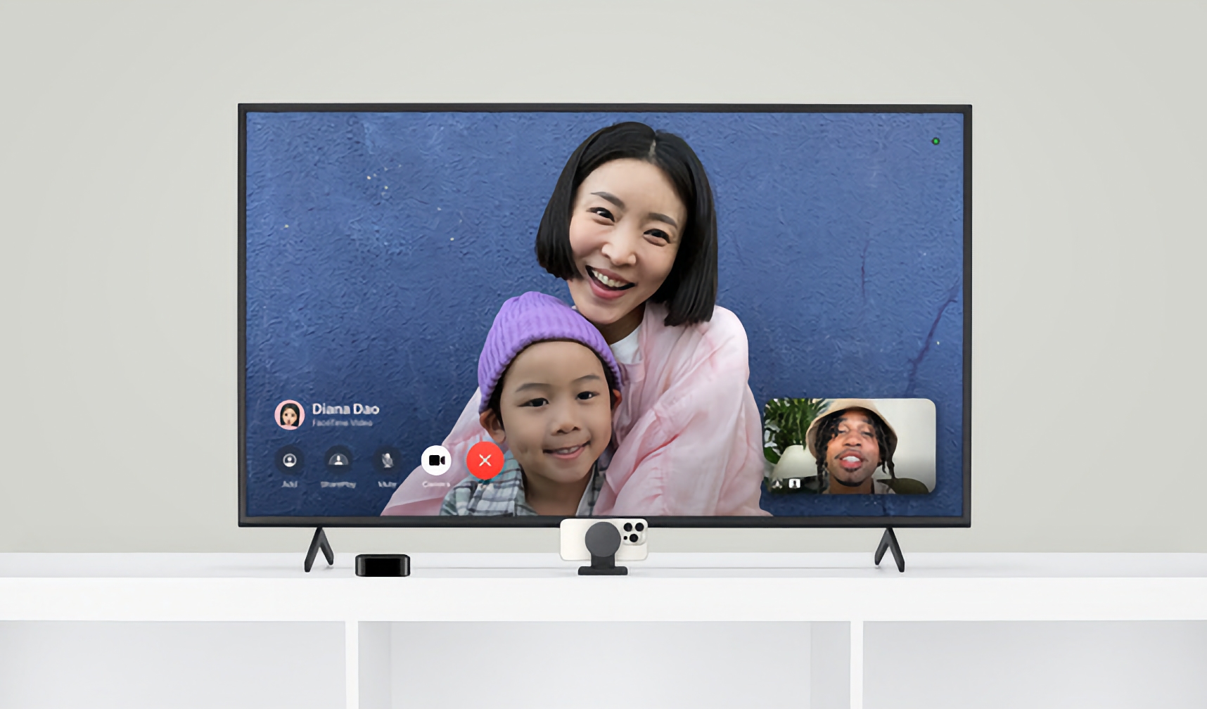 Belkin ha presentato un supporto per iPhone con MagSafe che consente di utilizzare il dispositivo come webcam per Apple TV.