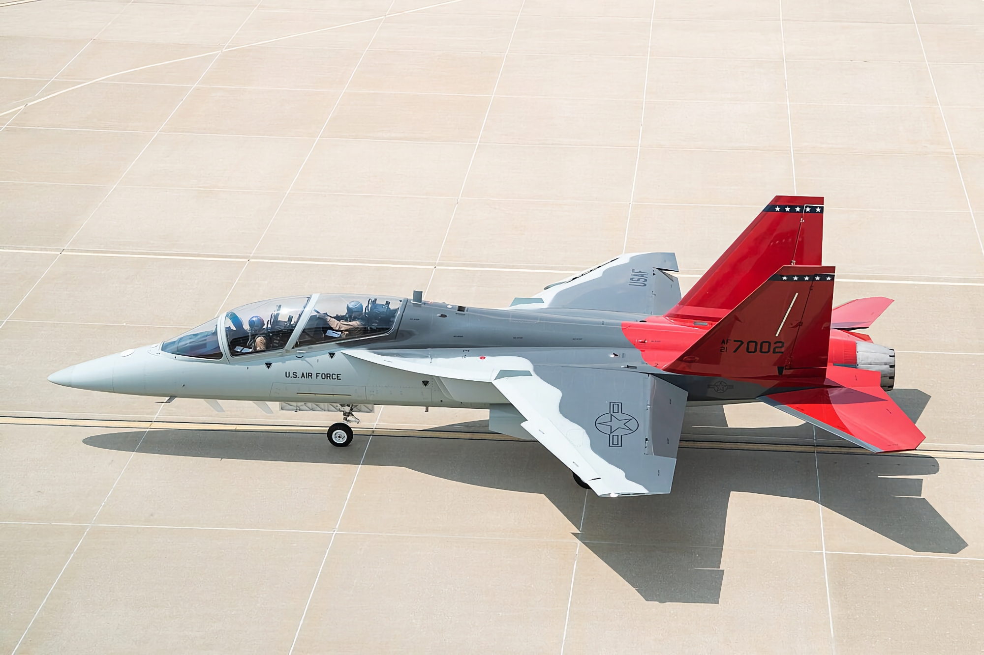 Til erstatning for F-16 Fighting Falcon: USA ønsker å utvikle et lett angrepsfly basert på Boeing T-7 A Red Hawk.