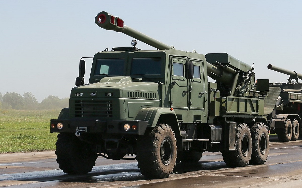 Le nouvel obusier automoteur 2S22 Bohdana doté d'un canon de 155 mm est repéré pour la première fois sur les routes ukrainiennes