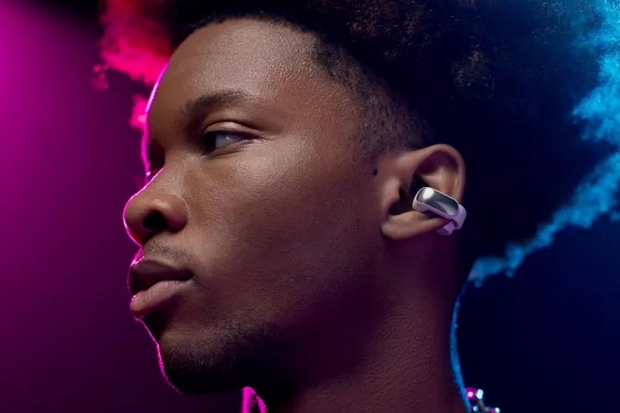 Bose Ultra Open Earbuds with an unusual design started selling in the US for $300