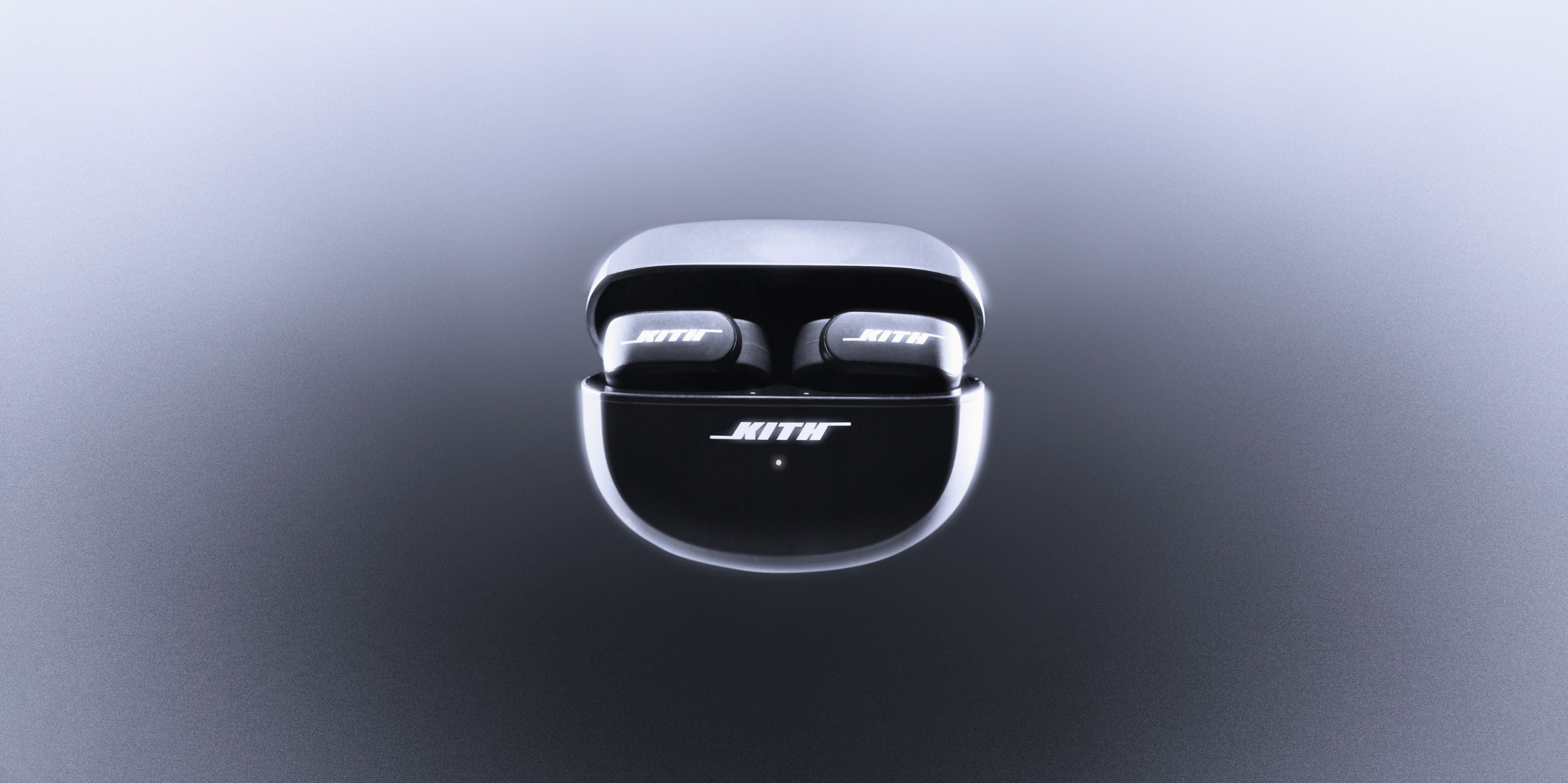 Bose und Kith haben die Ultra Open Earbuds mit einem ungewöhnlichen Design und einem Preis von 300 Dollar vorgestellt