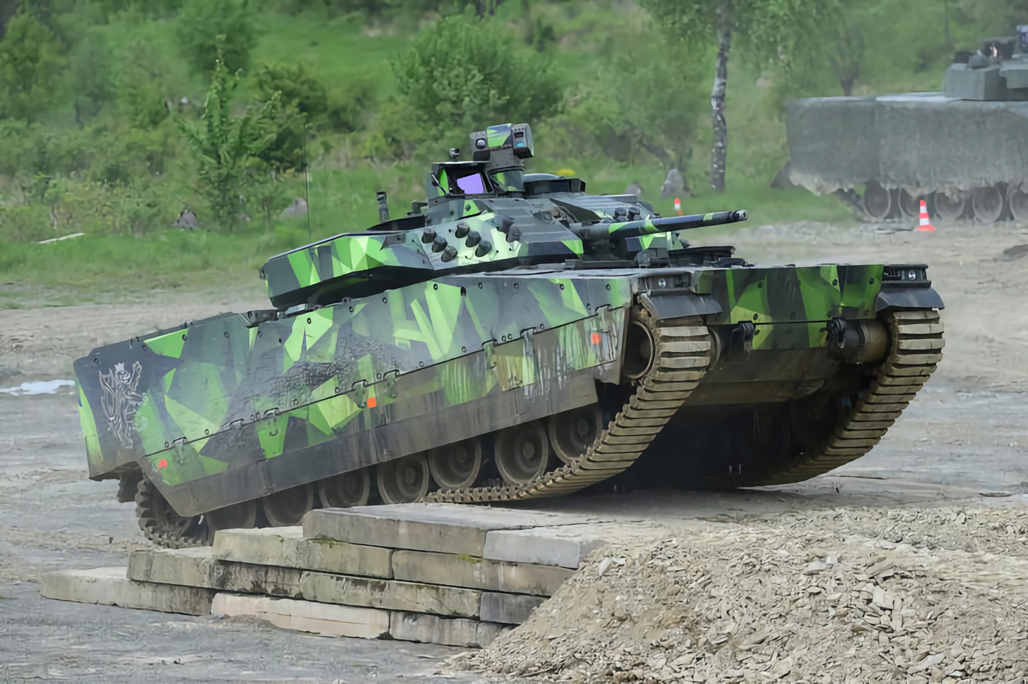 Médias : L'Ukraine souhaite acheter 1 000 véhicules de combat d'infanterie CV90 suédois, projet qui sera mis en œuvre conjointement avec la République tchèque et la Slovaquie
