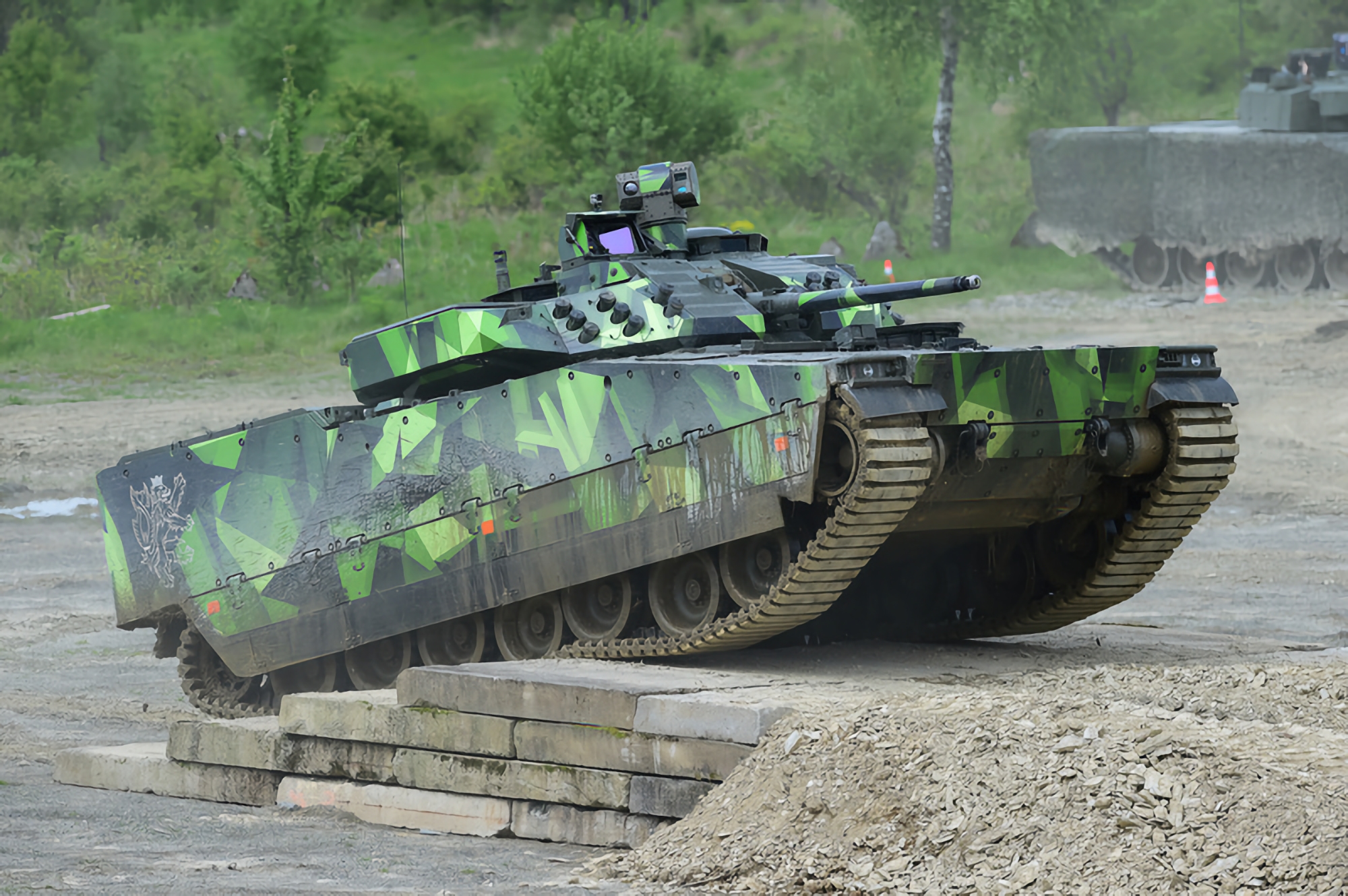 Kontrakt på 1 700 000 000 euro: Slovakien köper 152 CV90 MkIV BMP med 35 mm kanoner från Norge