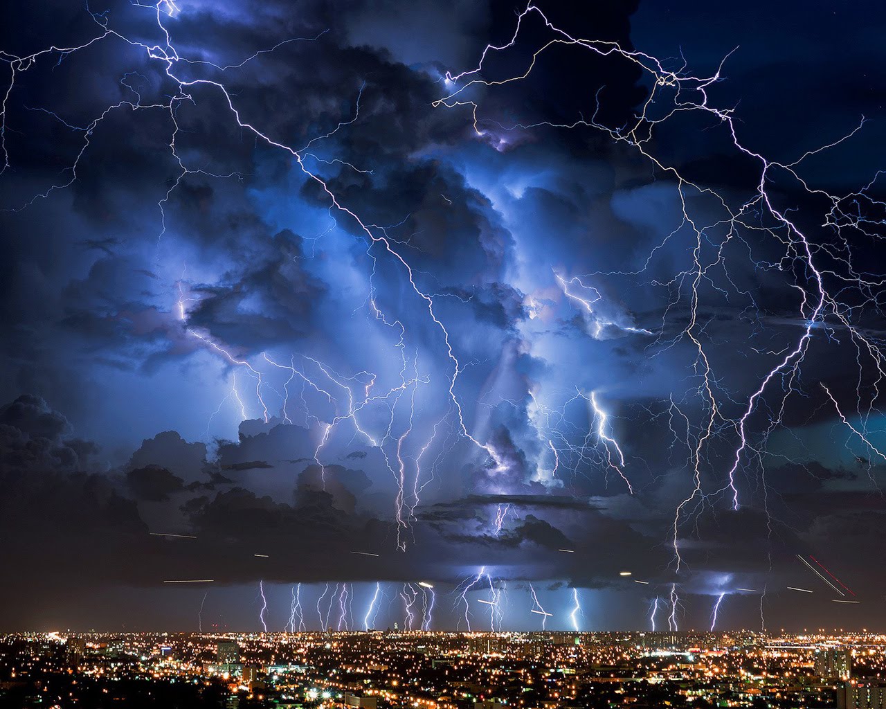 True or myth? Xiaomi tested whether a thunderstorm affects the operation of a smartphone