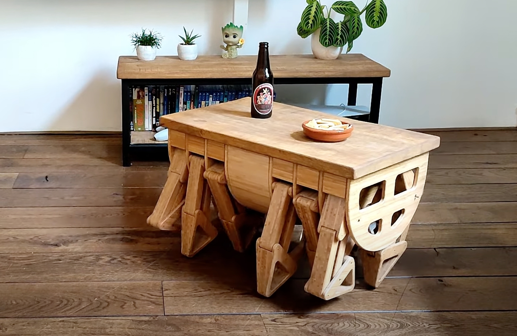 Carpentopod: una mesa de café que puede andar (sí, puede traerte una cerveza)