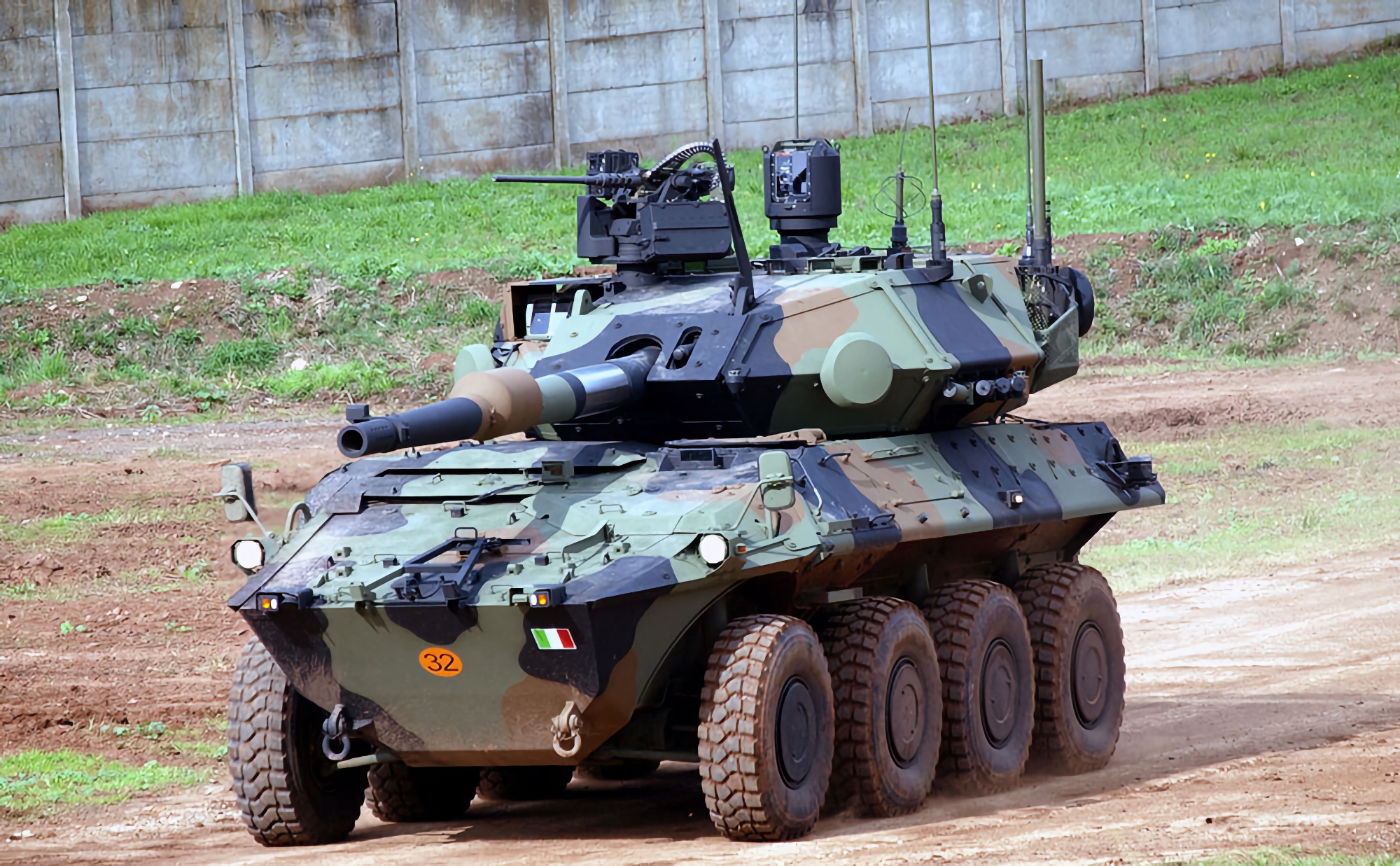 Italy buys 28 Centauro II wheeled tank killers from Iveco - OTO Melara