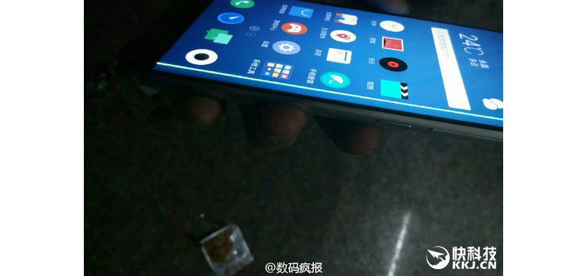 Смартфон Meizu с изогнутым экраном на живых фото