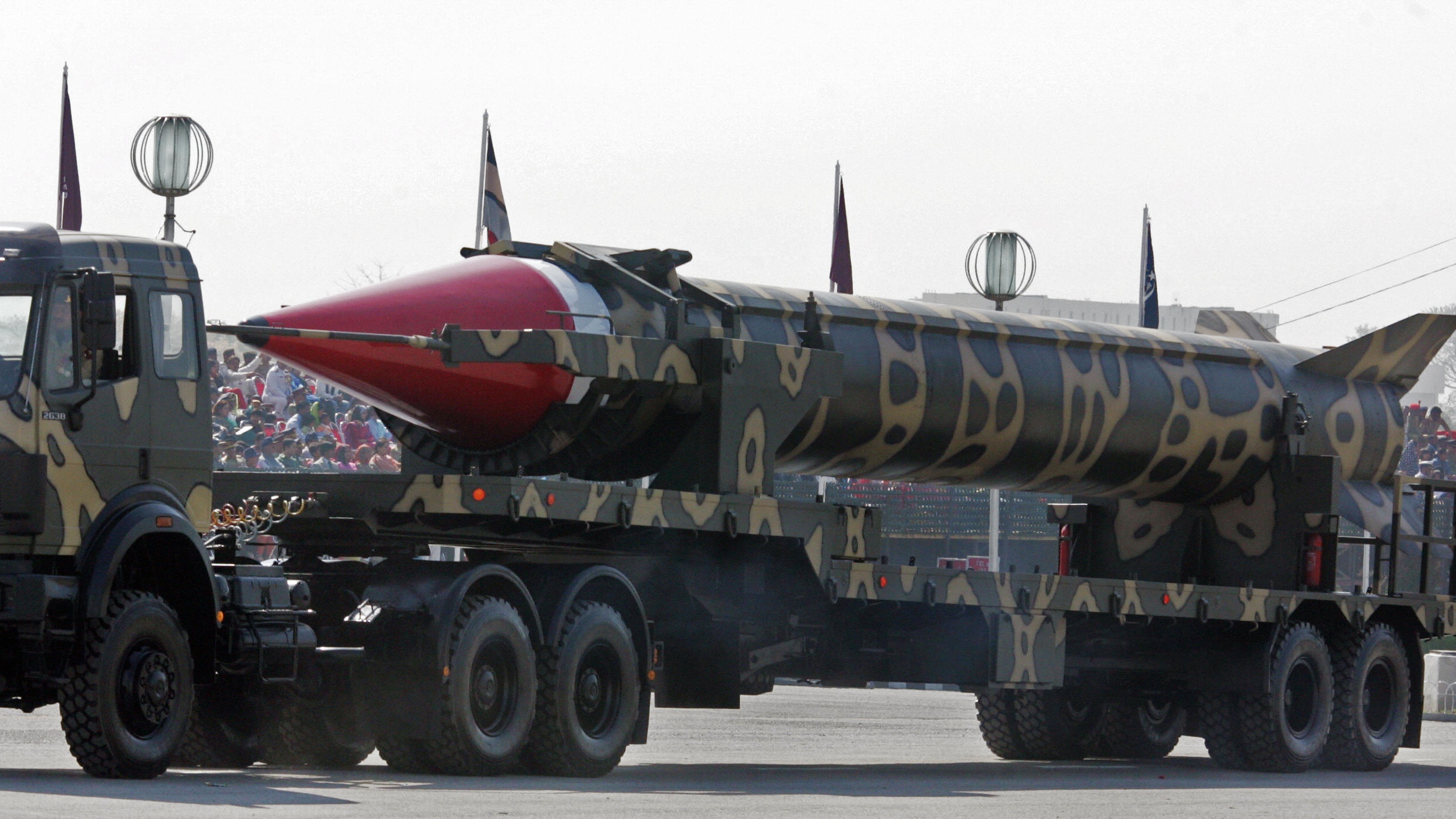 Pakistan tester Ghauri væskedrevet ballistisk missil med en rekkevidde på 1 500 km.