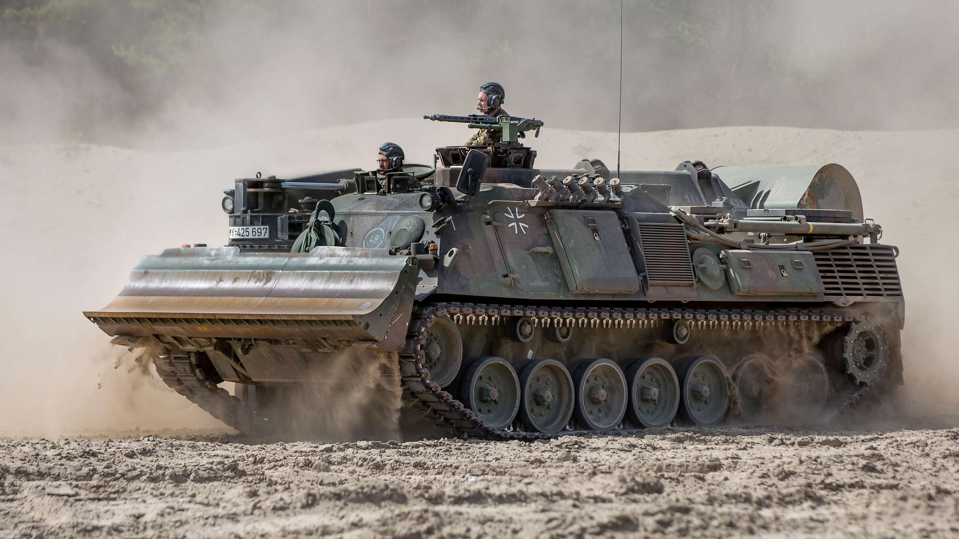 Teile für Leopard-Panzer und Marder-BMPs, Dachs-Pionierfahrzeuge und MG3-Maschinengewehre: Deutschland übergibt der Ukraine ein neues Militärhilfepaket