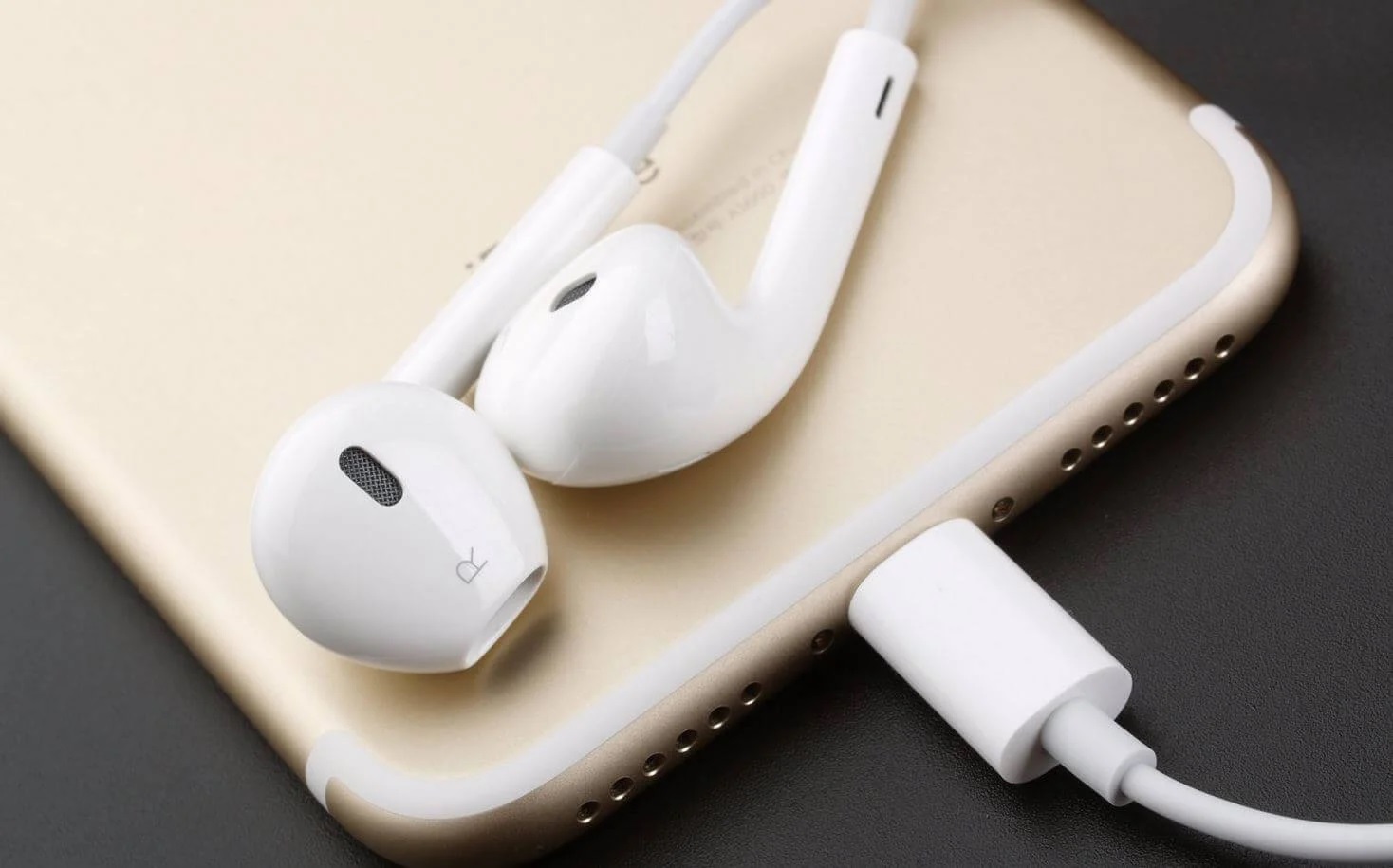 EarPods With USB-C Said to Be in Mass Production Ahead of iPhone 15 Launch  - MacRumors
